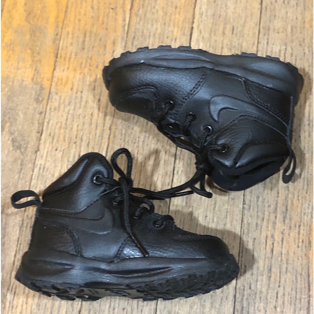 Nike Manoa Leather Boots